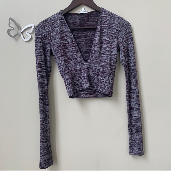 ๐ ARITZIA DEEP V CROP TOP - Picture 2 of 6